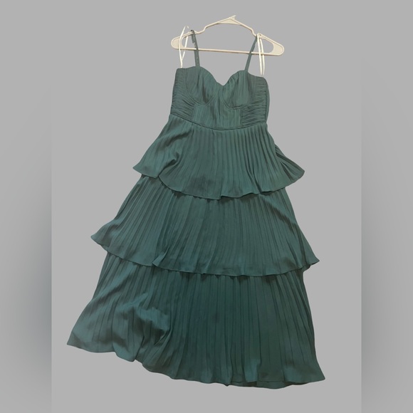 Lulus Luxe Perfection Emerald Green Pleated Tiered Backless Maxi Dress - Medium - Picture 2 of 6